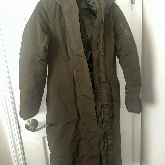 Lululemon Athletica Dark Green Winter Warrior Jacket - Picture 2 of 9